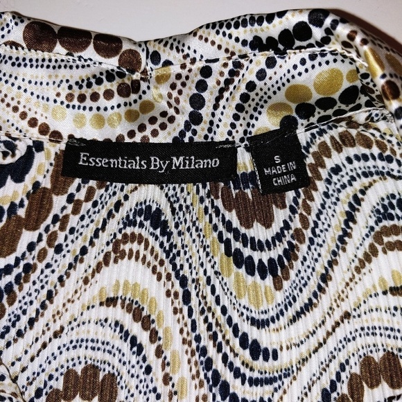 Essentials by Milano Micro Pleat Button Top S - Picture 5 of 7